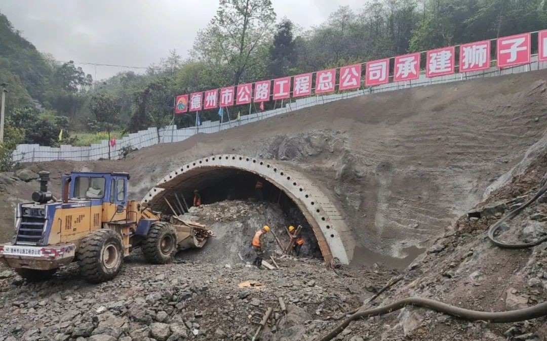 春風(fēng)起 春潮涌—德達(dá)路橋集團(tuán)工程建設(shè)場面火熱